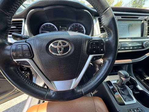 Used 2018 Toyota Highlander Limited AWD/4WD image 21