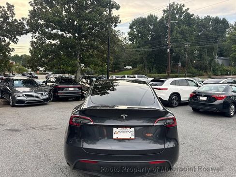 Used 2024 Tesla Model Y 2WD image 7
