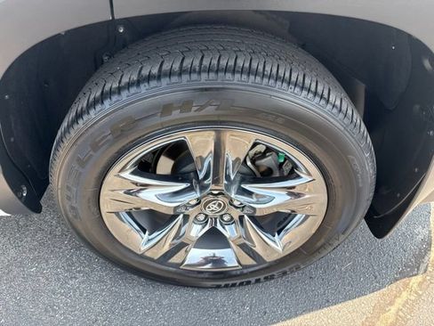 Used 2018 Toyota Highlander Limited Platinum AWD/4WD image 11