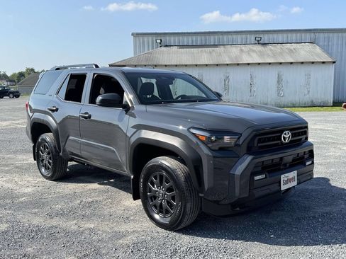 Used 2025 Toyota 4Runner SR5 AWD/4WD image 9