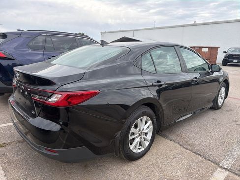 Used 2026 Toyota Camry LE w/ Convenience Package FWD image 5