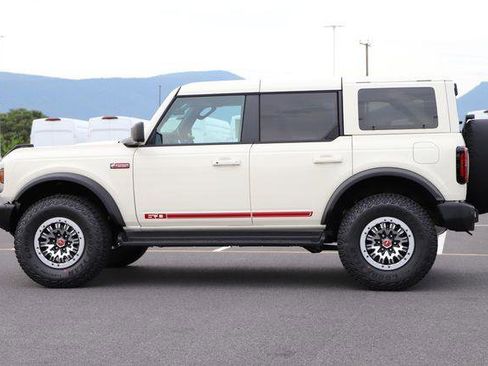 New 2026 Ford Bronco Outer Banks w/ Sasquatch Package AWD/4WD image 3