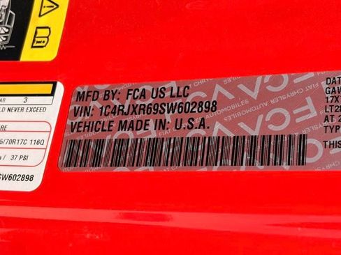 Used 2025 Jeep Wrangler Unlimited Rubicon 4xe w/ Safety Group AWD/4WD image 39