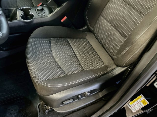 Used 2024 GMC Terrain SLE w/ Driver Convenience Package FWD image 19