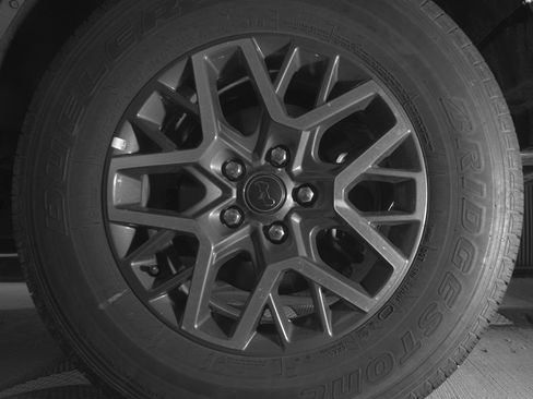 Used 2025 Jeep Wrangler Sahara image 14