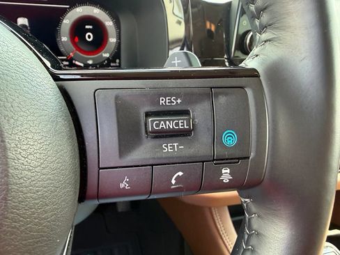 Used 2023 Nissan Pathfinder Platinum w/ Black Appearance Package FWD image 19