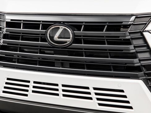 Used 2025 Lexus GX 550 w/ Cold Area Package AWD/4WD image 4
