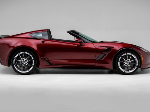 Used 2017 Chevrolet Corvette Grand Sport image 2