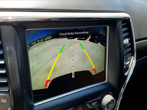 Used 2018 Jeep Grand Cherokee Limited image 25