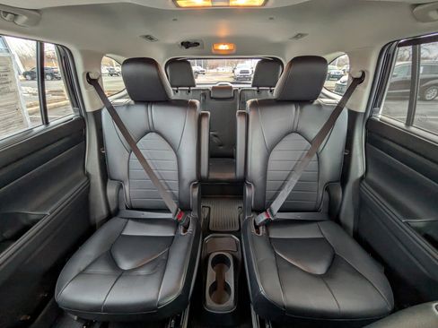 Certified 2023 Toyota Highlander XLE image 23