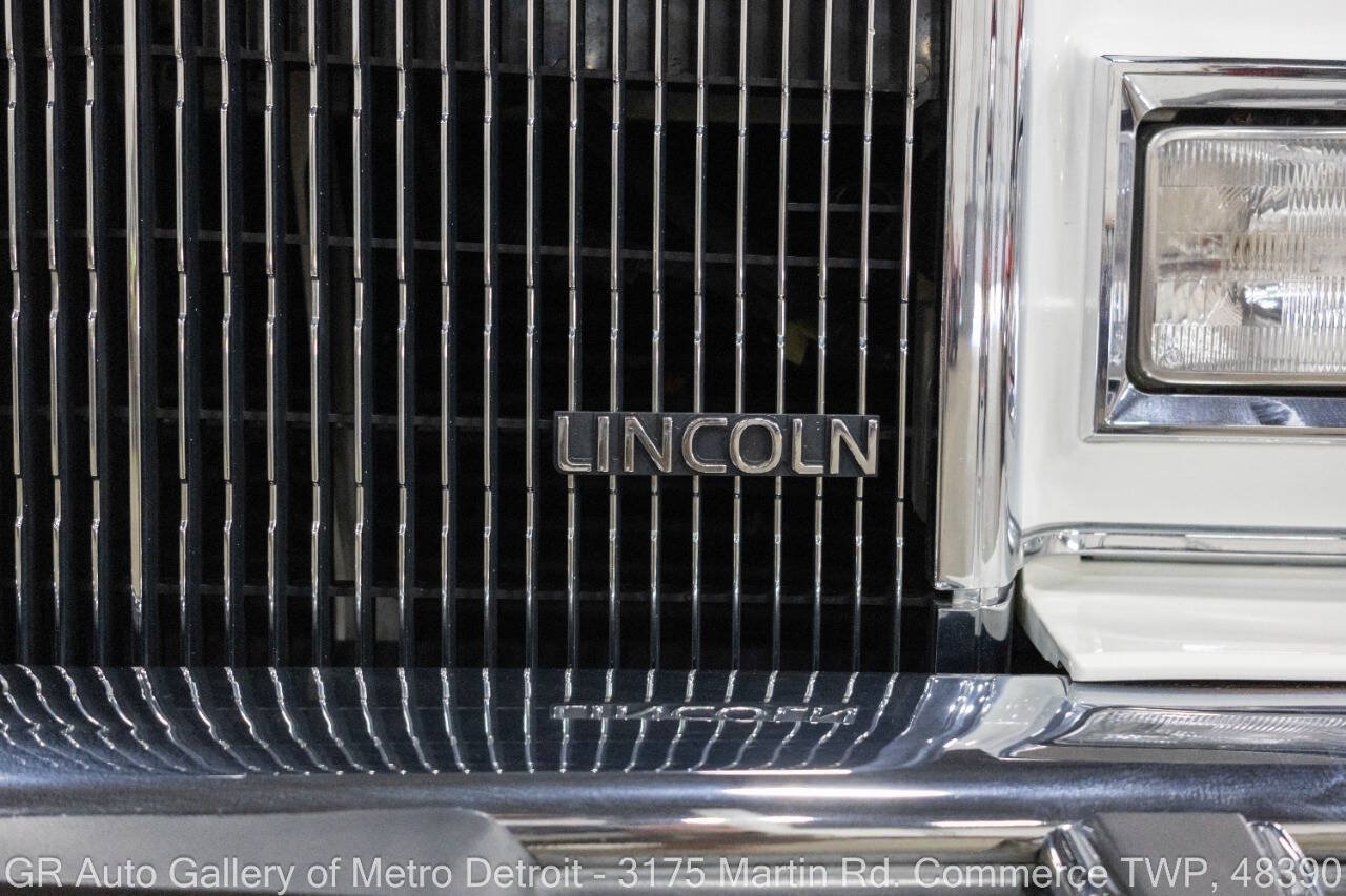 Used 1989 Lincoln Town Car Signature RWD image 35
