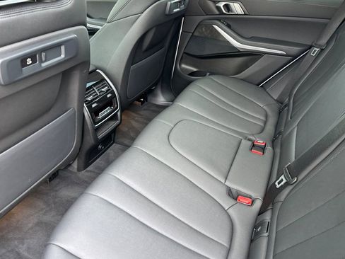 Used 2022 BMW X5 xDrive40i w/ Parking Assistance Package image 12