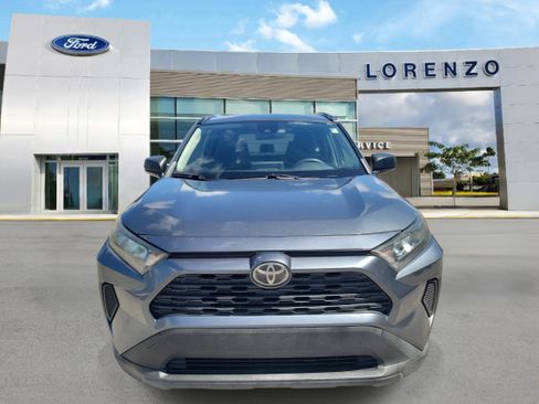 Used 2019 Toyota RAV4 LE FWD image 2