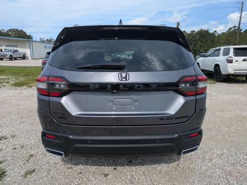 Used 2025 Honda Pilot Black Edition image 5