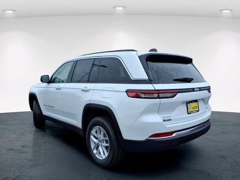 New 2026 Jeep Grand Cherokee Laredo w/ Trailer Tow Package AWD/4WD image 7