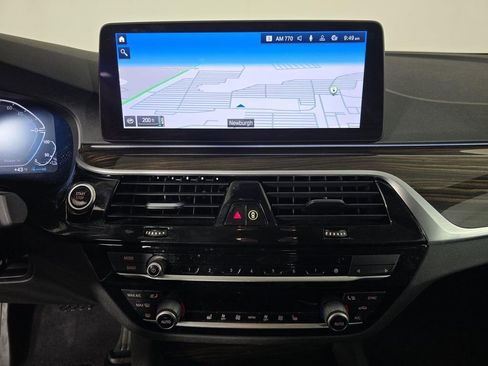 Used 2023 BMW 530e xDrive w/ Premium Package image 13