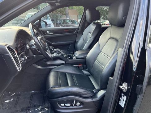 Used 2020 Porsche Cayenne AWD/4WD image 7