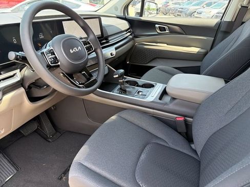 New 2026 Kia Carnival LX FWD image 18