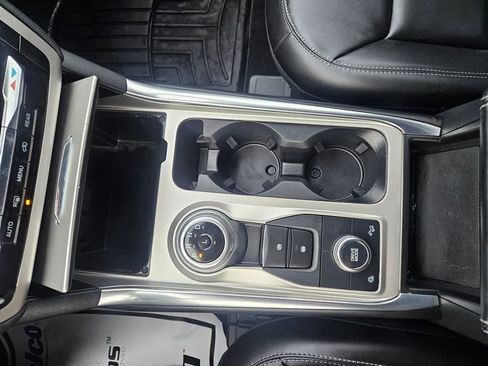 Used 2022 Ford Explorer XLT w/ Equipment Group 202A image 17