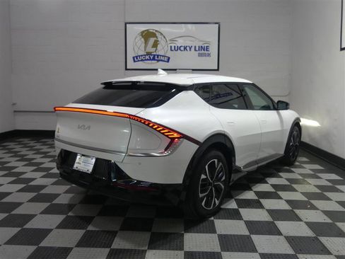 Used 2024 Kia EV6 Wind image 10