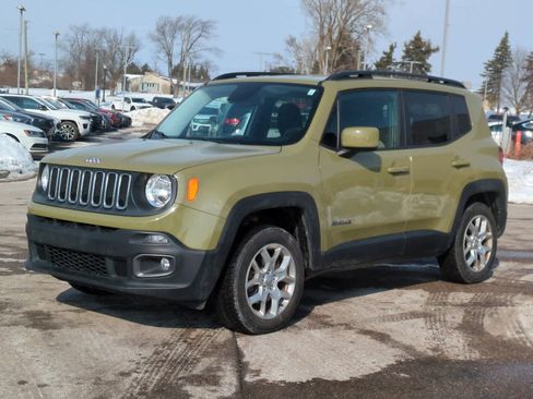 Used 2015 Jeep Renegade Latitude w/ Popular Equipment Group image 4