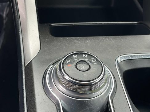 Used 2018 Ford Fusion SE w/ Fusion SE Technology Package FWD image 17