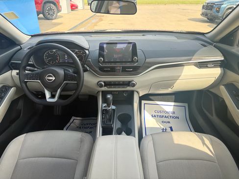 Used 2025 Nissan Altima 2.5 SV FWD image 26
