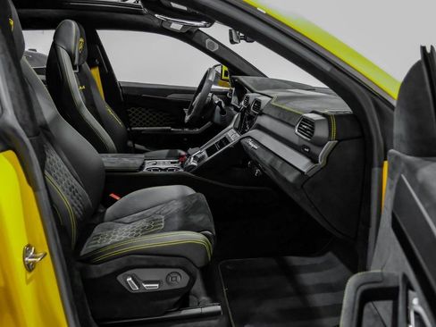 Used 2024 Lamborghini Urus Performante AWD/4WD image 36