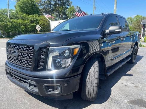 Used 2018 Nissan Titan SV w/ SV Convenience Package image 5