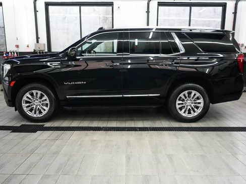 Used 2024 GMC Yukon SLT w/ SLT Luxury Package AWD/4WD image 4