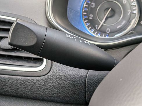 Used 2016 Chrysler 200 Limited FWD image 25