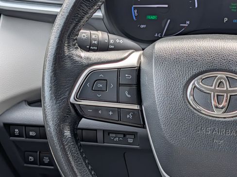 Used 2023 Toyota Sienna XLE image 21