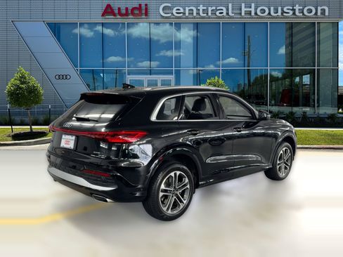 Used 2025 Audi Q5 Premium w/ Convenience Package image 8