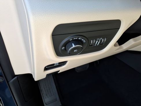 New 2026 Jeep Grand Cherokee Limited AWD/4WD image 10