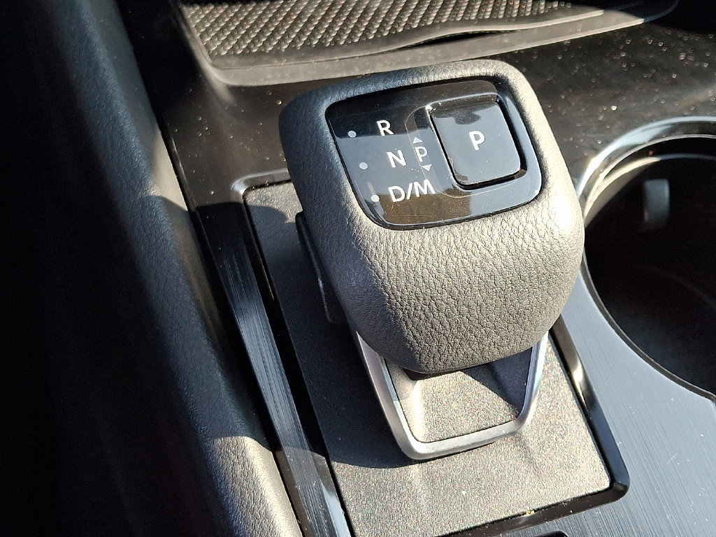 Used 2023 Nissan Rogue S AWD/4WD image 15