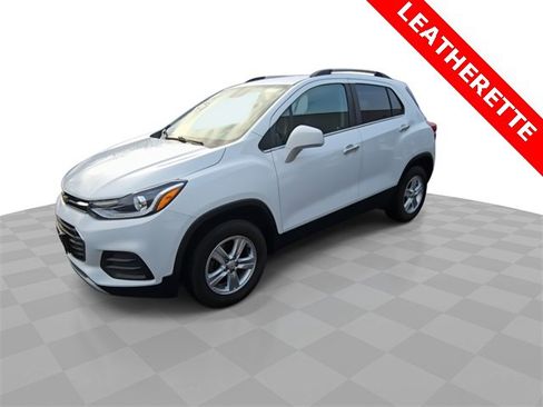 Used 2020 Chevrolet Trax LT w/ LT Convenience Package image 4