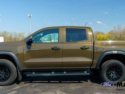 Used 2024 Chevrolet Colorado Trail Boss w/ Advanced Trailering Package AWD/4WD image 9