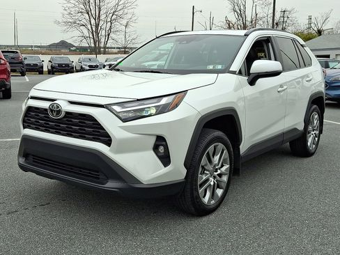 Used 2023 Toyota RAV4 XLE Premium image 3