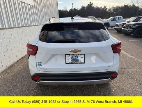 Used 2024 Chevrolet Trax LT w/ Driver Confidence Package image 9