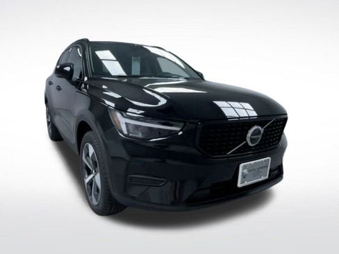 New 2026 Volvo XC40 B5 Core w/ Protection Package Premier image 17