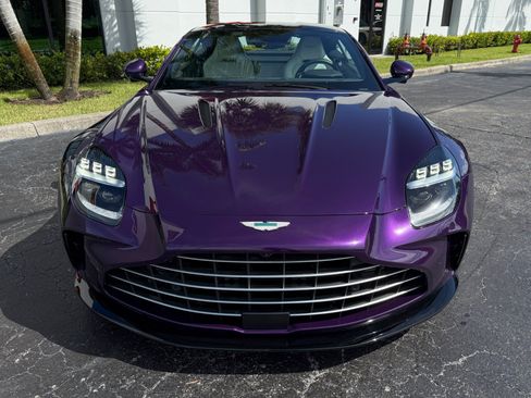 Used 2025 Aston Martin V8 Vantage Coupe RWD image 12