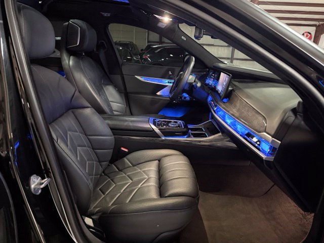 Used 2024 BMW i7 eDrive50 w/ M Sport Package RWD image 19