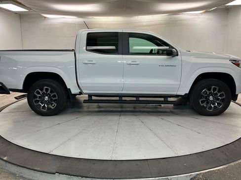 Used 2024 Chevrolet Colorado LT w/ LT Convenience Package III RWD image 7