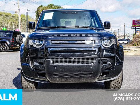 Used 2024 Land Rover Defender 90 X-Dynamic SE image 9