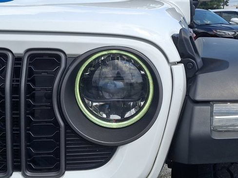 Used 2024 Jeep Wrangler Unlimited Rubicon 4xe AWD/4WD image 9