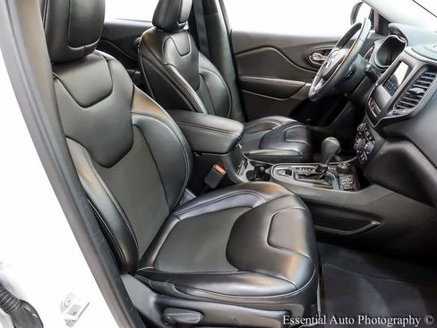 Used 2019 Jeep Cherokee Latitude Plus w/ Comfort/Convenience Group image 31