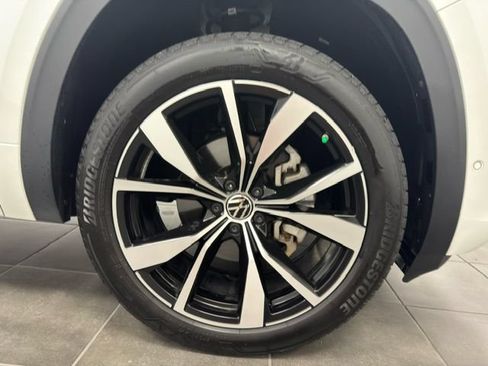 Used 2025 Volkswagen Atlas SEL Premium R-Line AWD/4WD image 29
