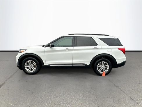 Used 2020 Ford Explorer XLT w/ Equipment Group 202A image 4