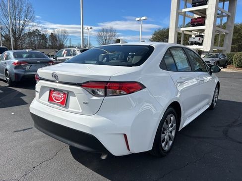 Used 2025 Toyota Corolla LE image 5