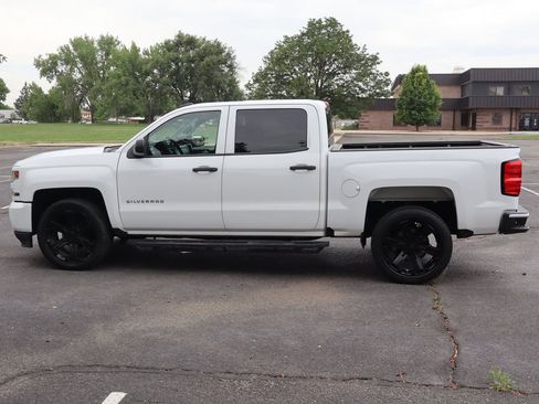 Used 2018 Chevrolet Silverado 1500 Custom w/ Custom Value Package RWD image 9